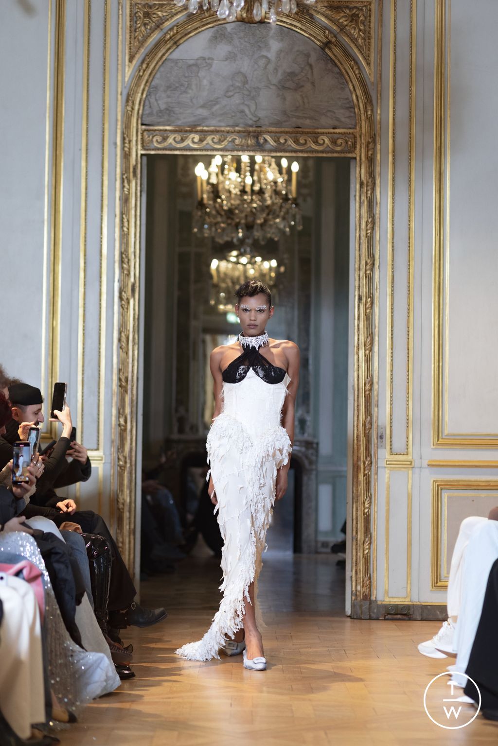 Fashion Week Paris Spring/Summer 2026 look 14 from the Peet Dullaert collection 高级定制