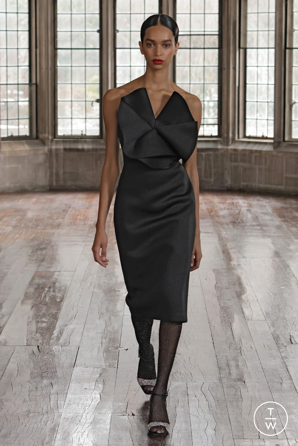 Fashion Week New York Fall/Winter 2022 look 14 from the Badgley Mischka collection womenswear