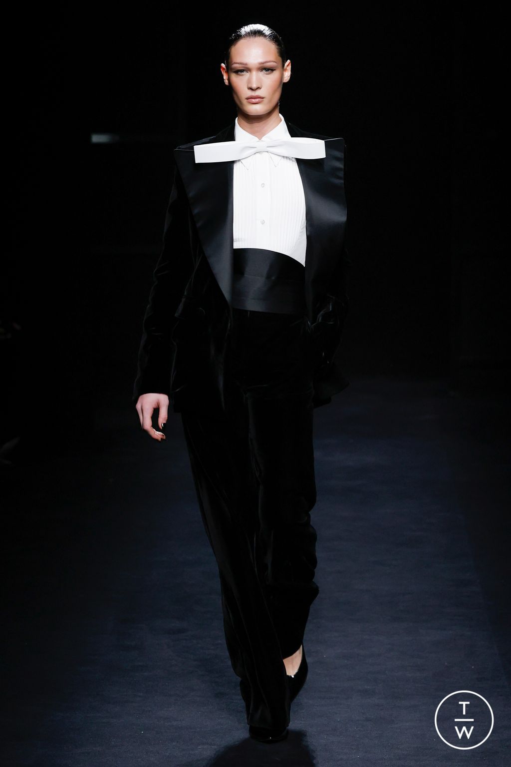 Fashion Week Paris Fall/Winter 2024 look 14 de la collection Nina Ricci womenswear