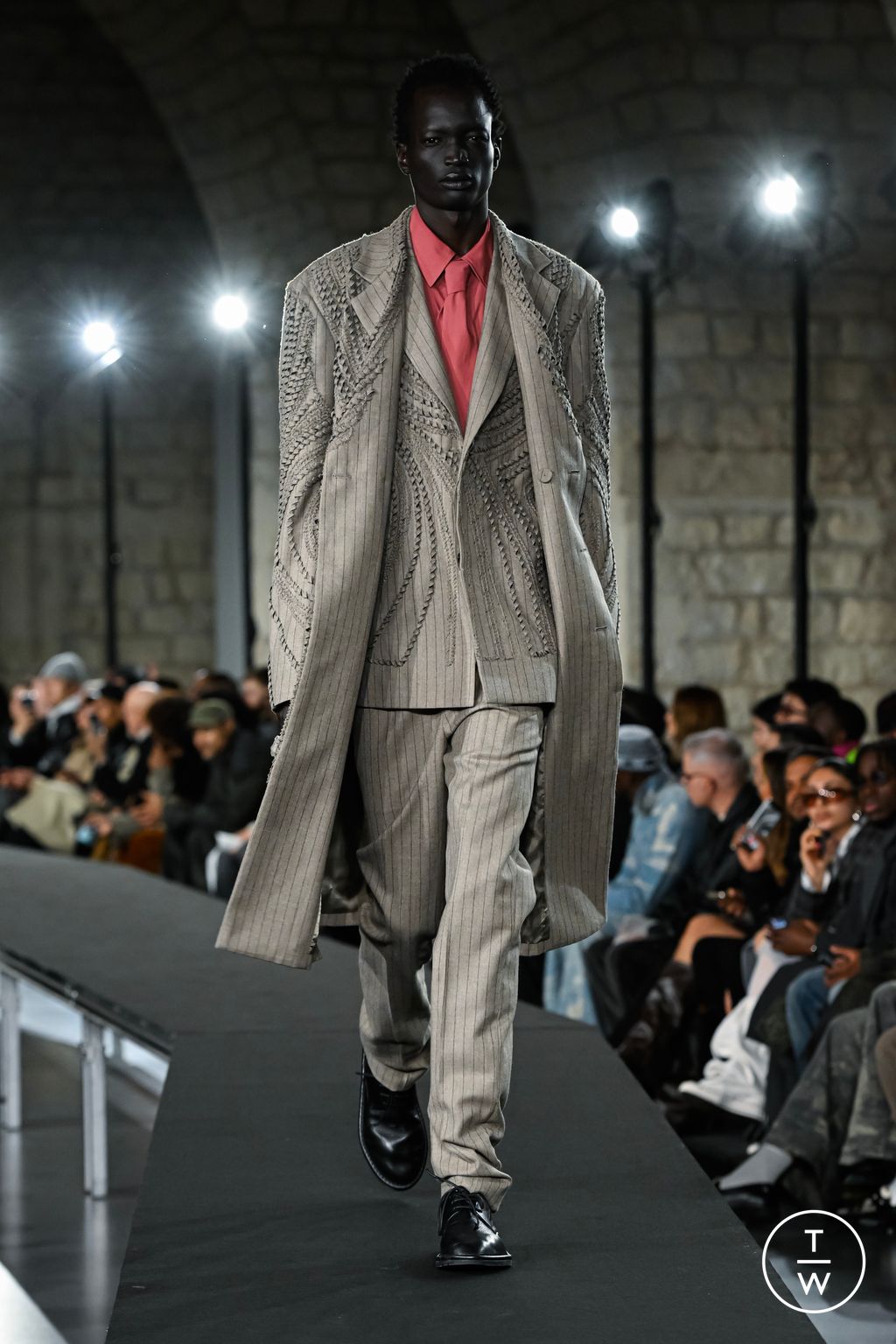 Fashion Week Paris Fall/Winter 2026 look 14 de la collection TAAKK menswear