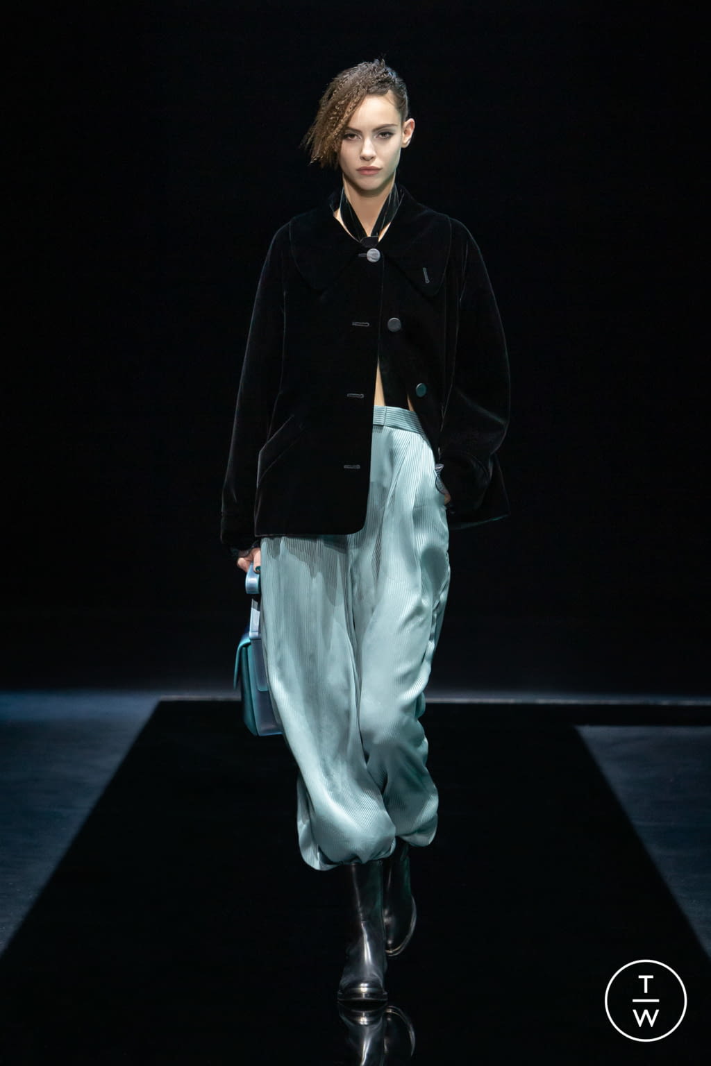 Fashion Week Milan Fall/Winter 2021 look 14 from the Giorgio Armani collection 女装