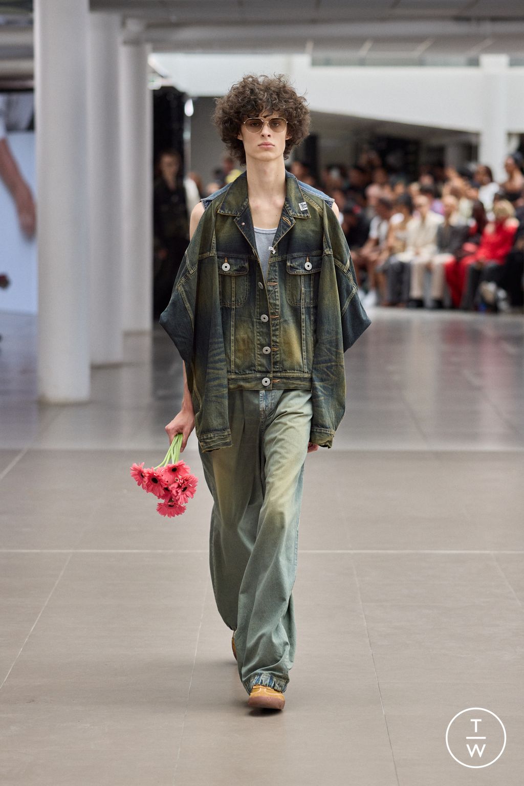 Fashion Week Paris Spring/Summer 2026 look 14 de la collection Maison Mihara Yasuhiro menswear