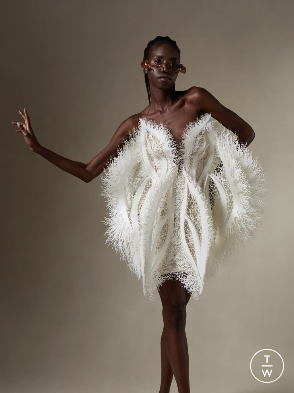 Fashion Week Paris Fall/Winter 2021 look 14 from the Iris Van Herpen collection couture