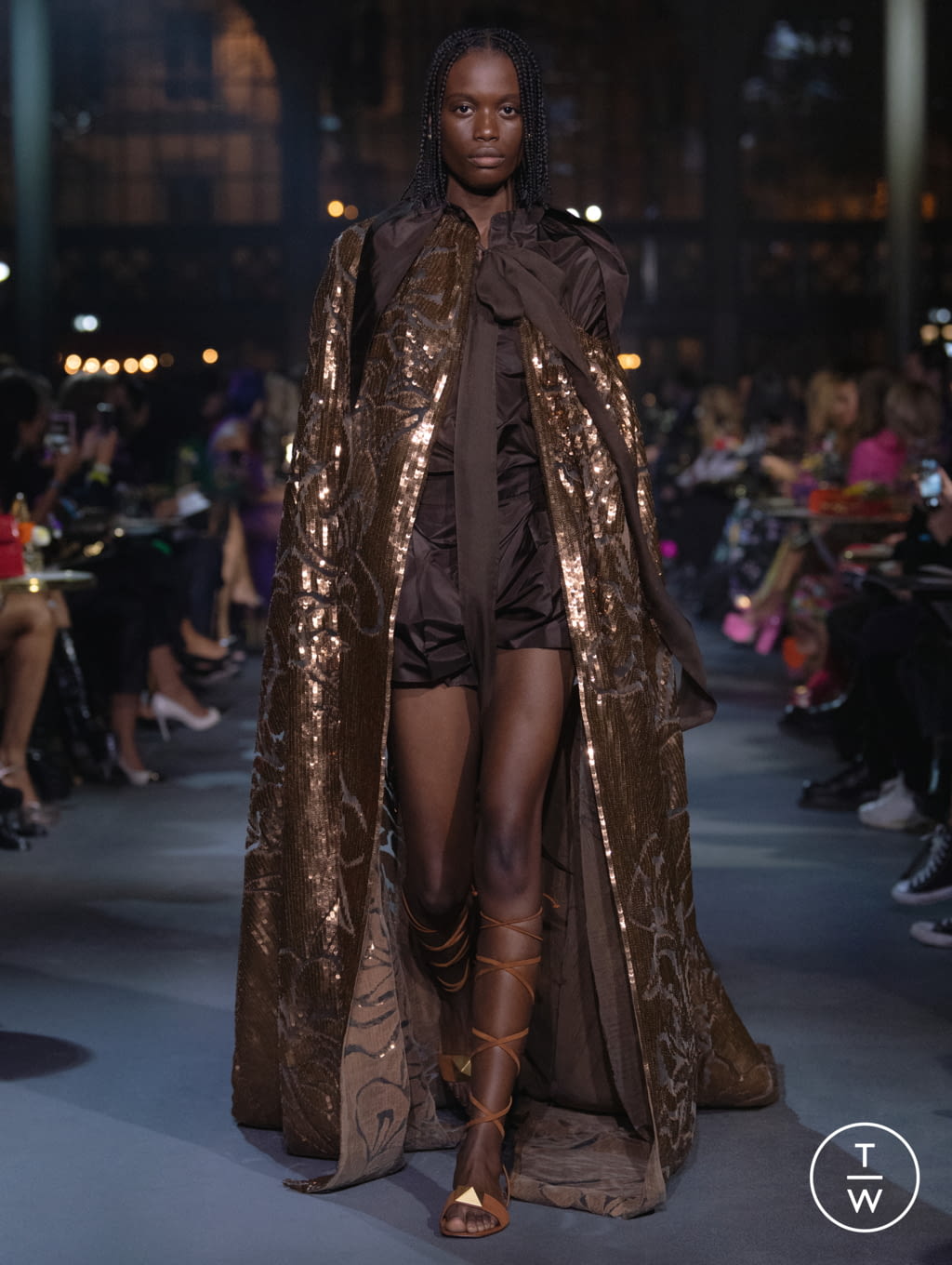 Fashion Week Paris Spring/Summer 2022 look 14 from the Valentino collection 女装