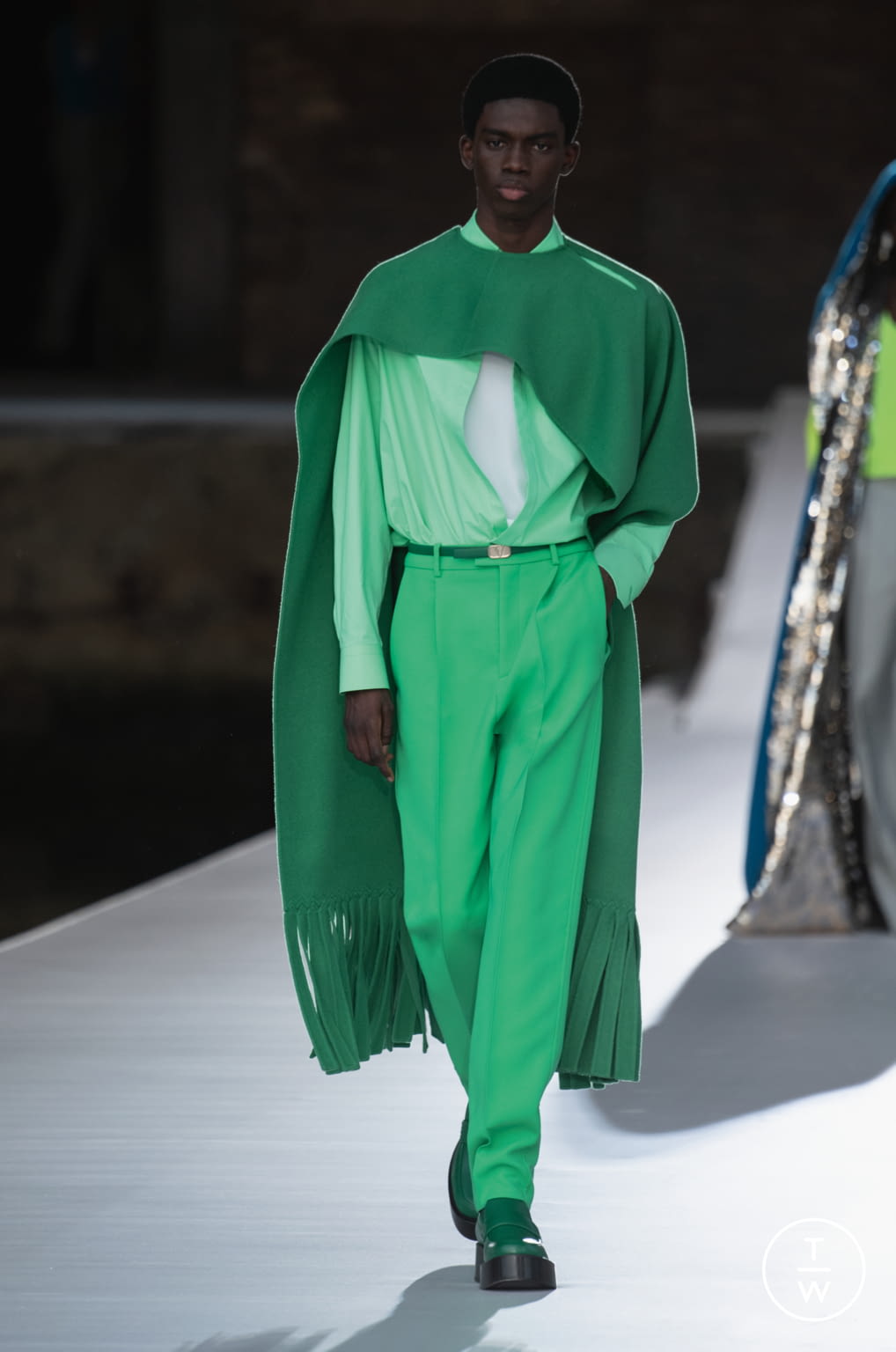 Fashion Week Paris Fall/Winter 2021 look 14 from the Valentino collection 高级定制