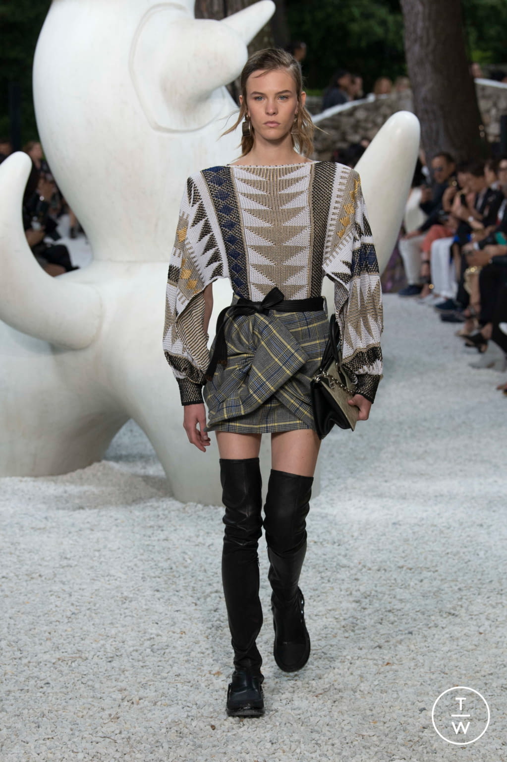 Fashion Week Paris Resort 2019 look 14 from the Louis Vuitton collection womenswear