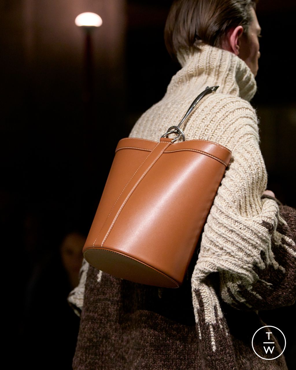 Fashion Week Milan Fall/Winter 2023 look 26 de la collection Bottega Veneta womenswear accessories