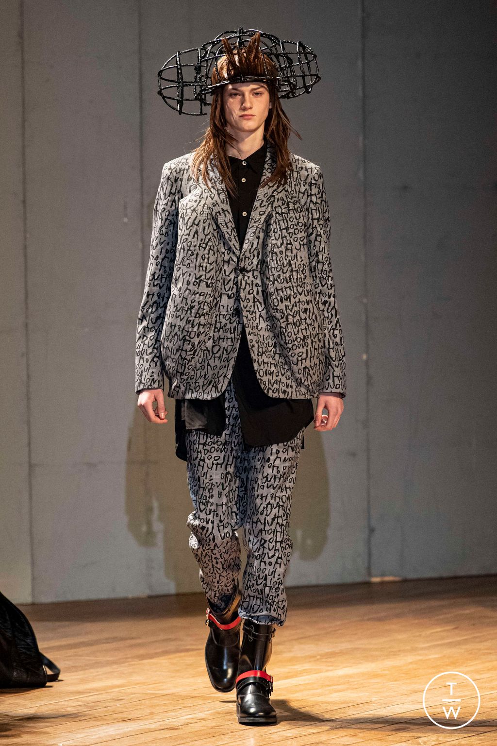 Fashion Week Paris Fall/Winter 2023 look 4 from the Comme des Garçons Homme Plus collection 男装