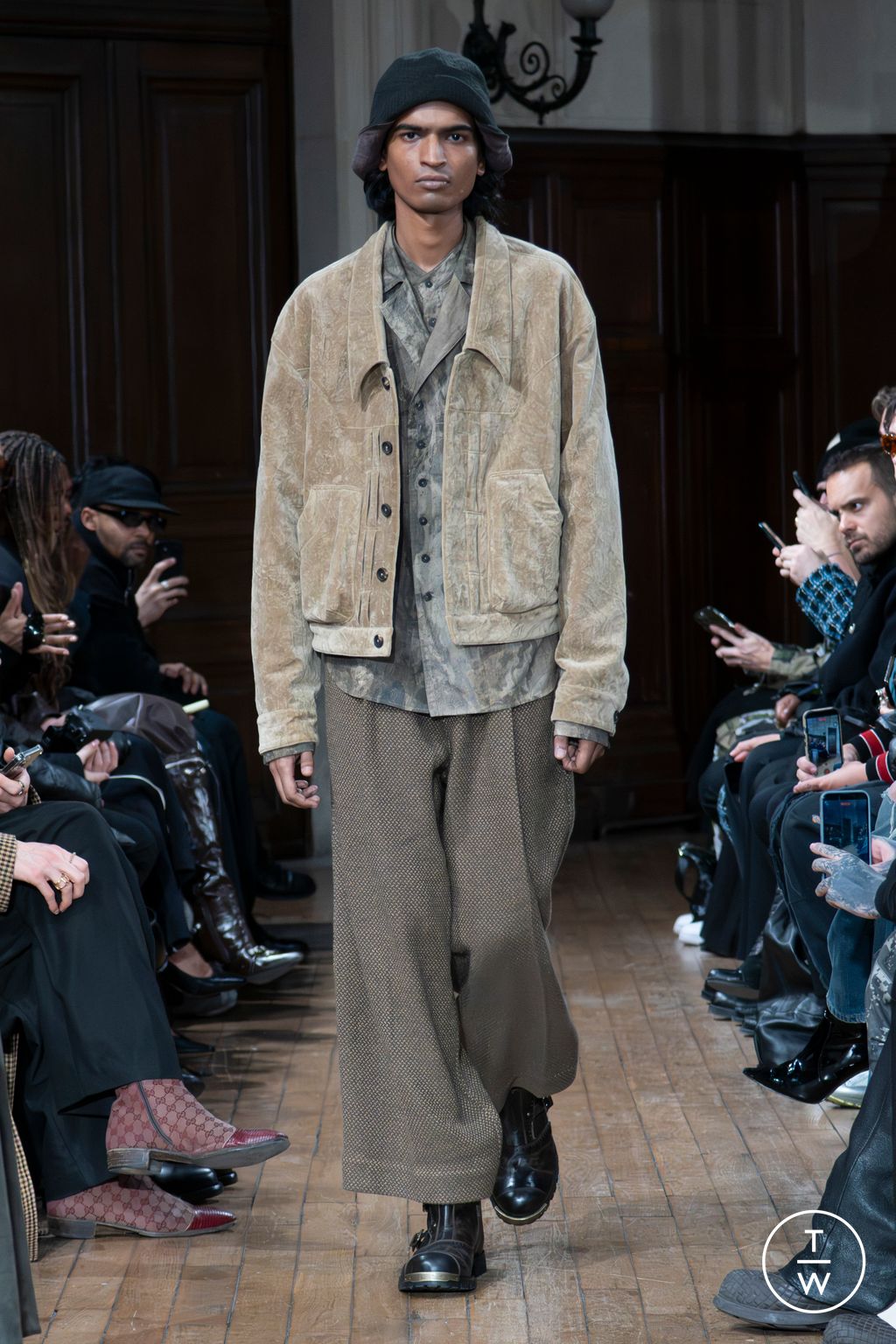 Fashion Week Paris Fall/Winter 2026 look 14 from the Ziggy Chen collection menswear