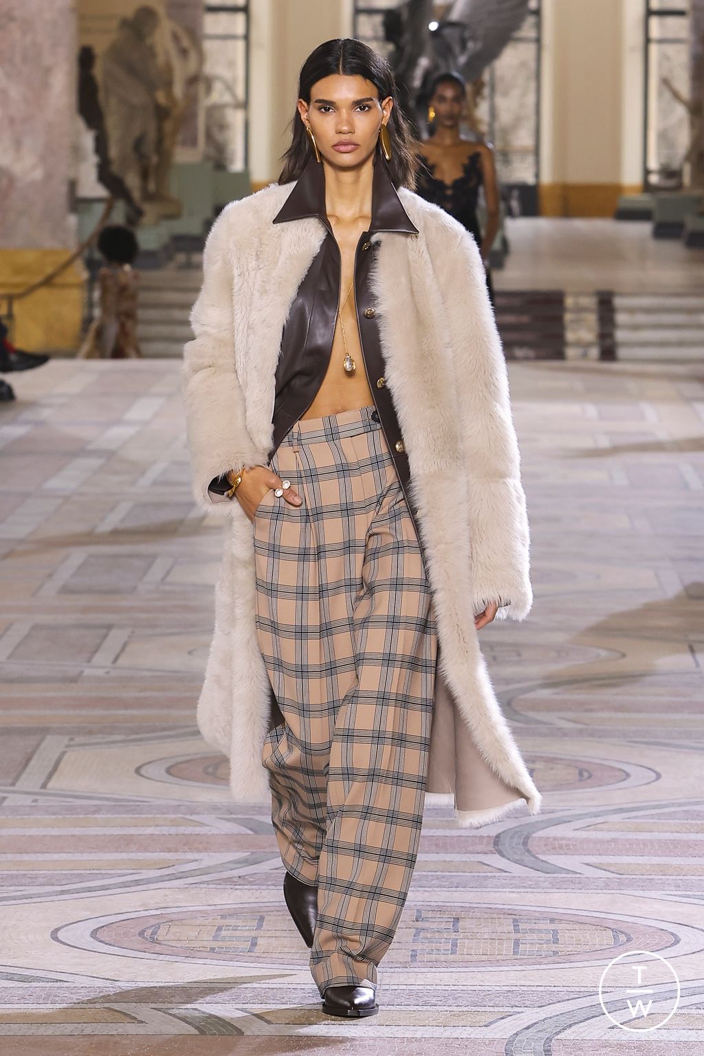 Fashion Week Paris Fall/Winter 2023 look 14 from the Zimmermann collection womenswear