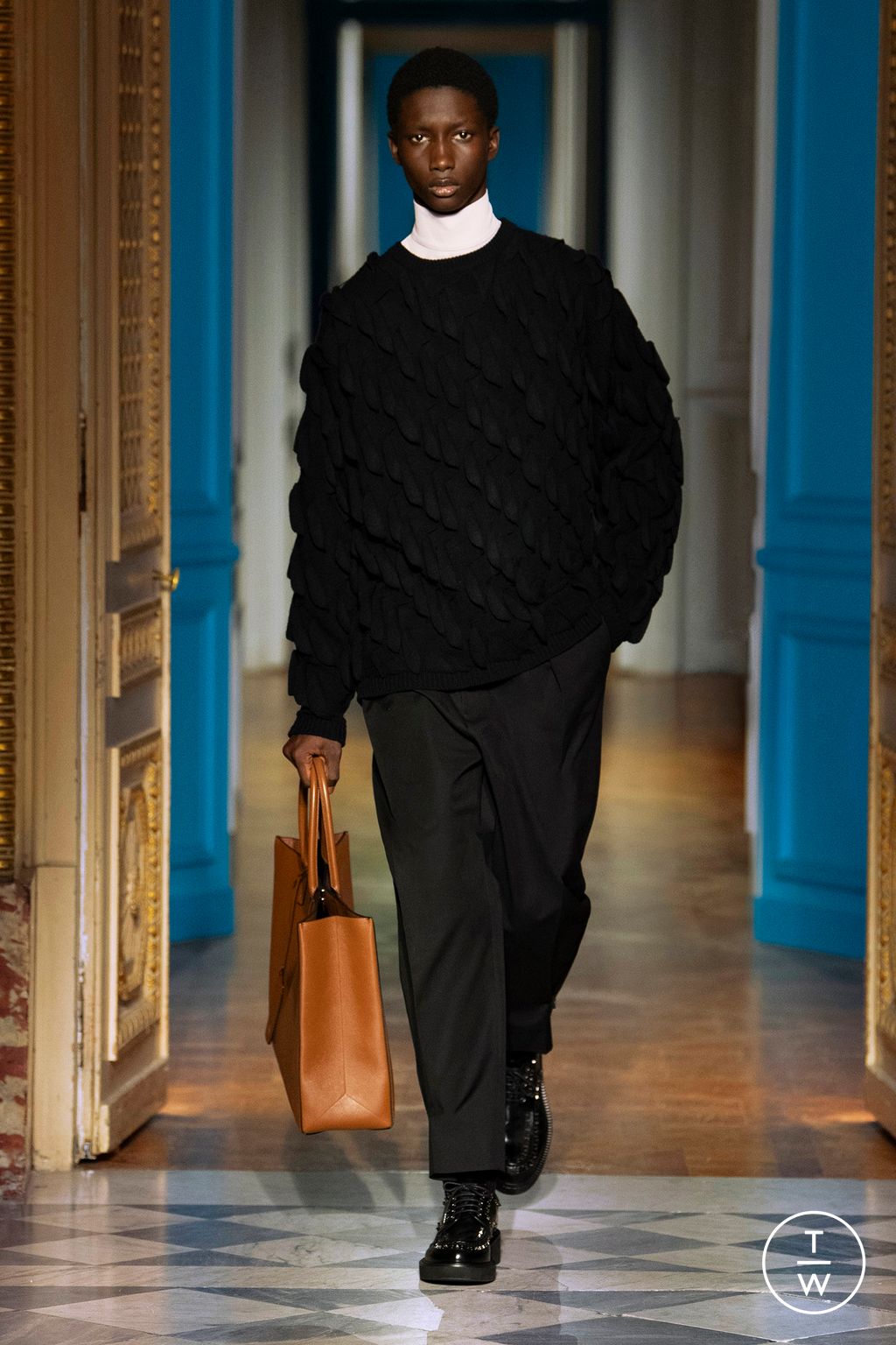 Fashion Week Paris Fall/Winter 2024 look 14 de la collection Valentino menswear