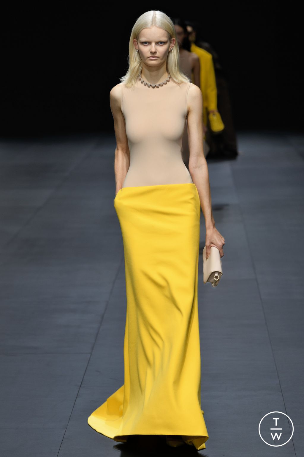 Fashion Week Paris Spring/Summer 2023 look 14 from the Valentino collection womenswear