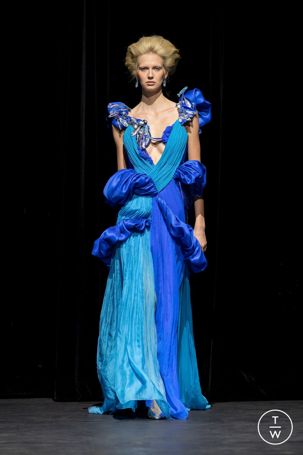 Fashion Week Paris Fall/Winter 2025 look 15 from the Ronald Van Der Kemp collection couture
