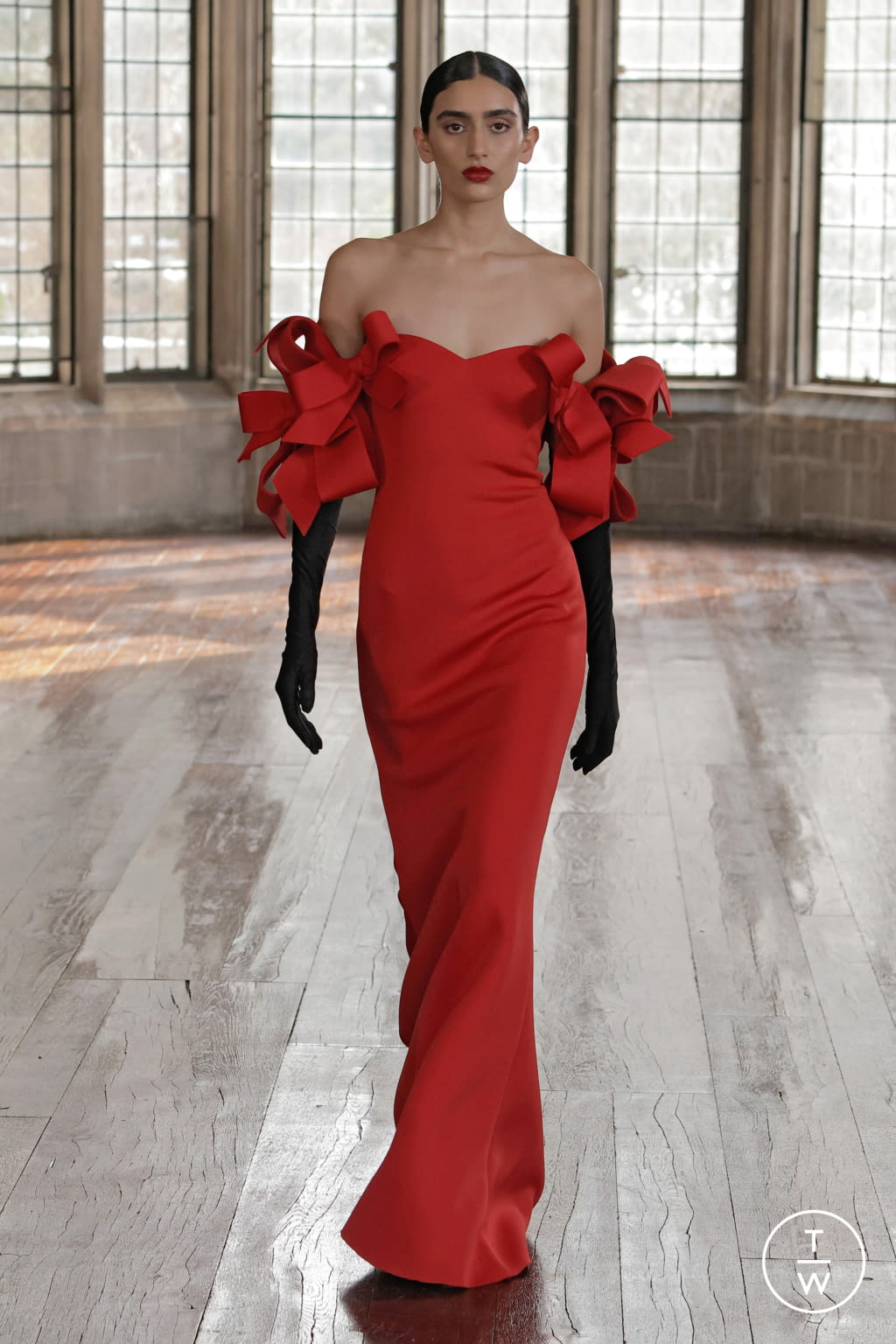 Fashion Week New York Fall/Winter 2022 look 15 from the Badgley Mischka collection womenswear