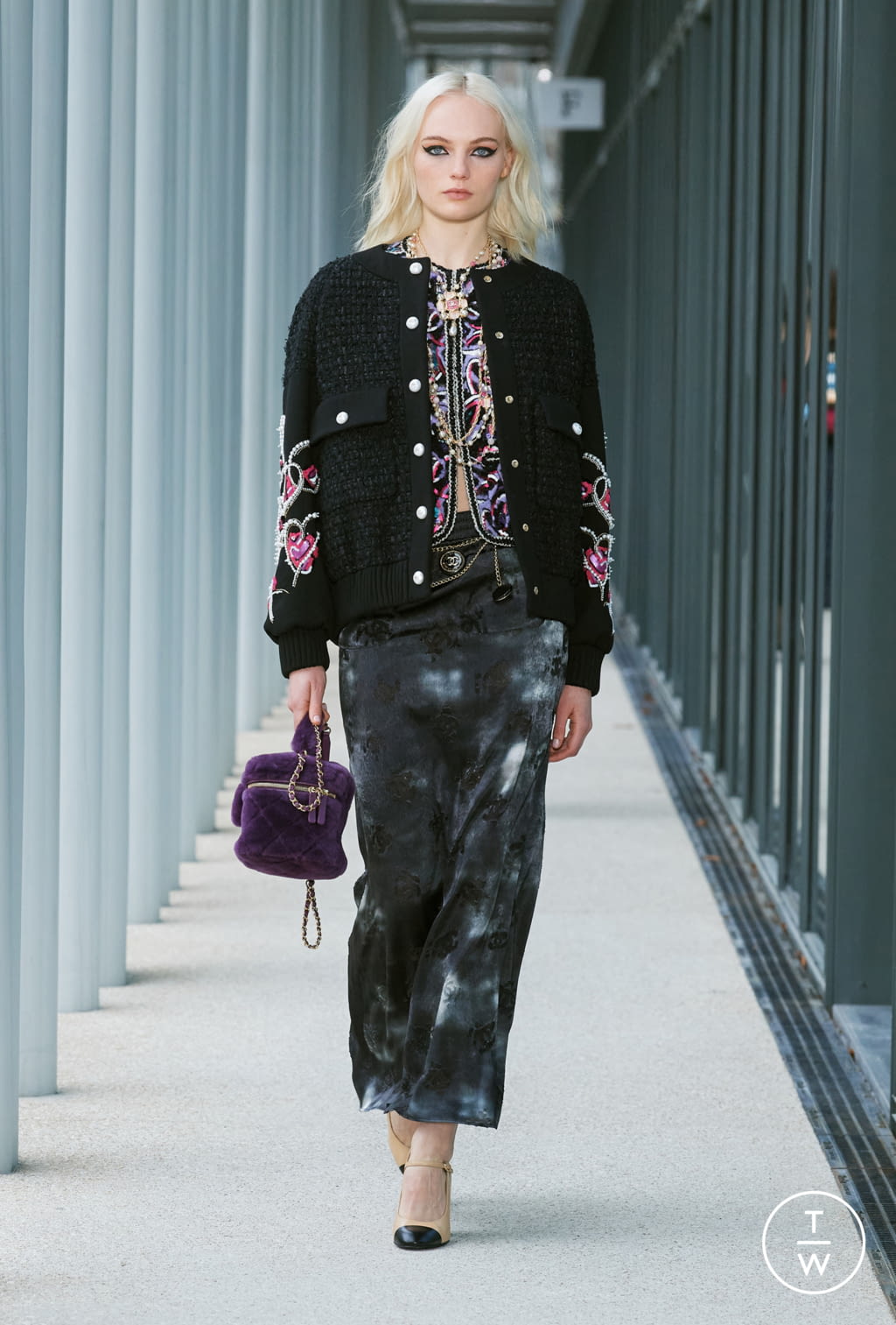 Fashion Week Paris Pre-Fall 2022 look 15 from the Chanel collection womenswear