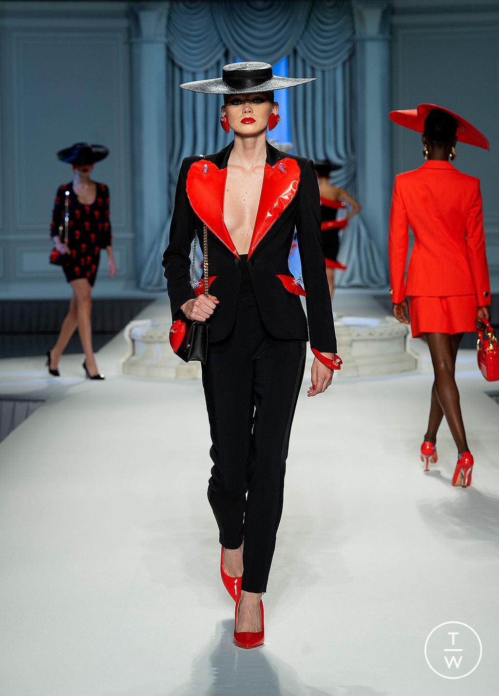 Fashion Week Milan Spring/Summer 2023 look 15 de la collection Moschino womenswear