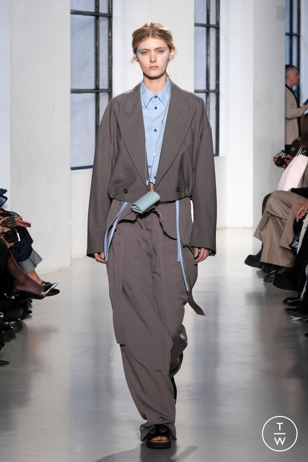 Fashion Week Paris Spring/Summer 2025 look 15 from the Ujoh collection 女装