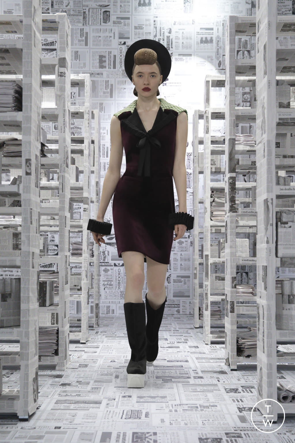 Fashion Week New York Fall/Winter 2022 look 15 from the Chocheng collection womenswear