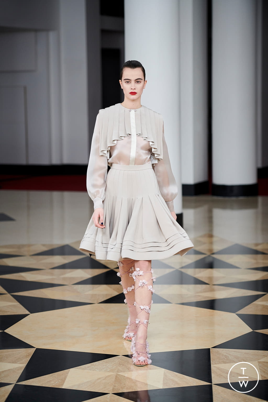 Fashion Week Paris Spring/Summer 2021 look 15 de la collection Alexis Mabille couture