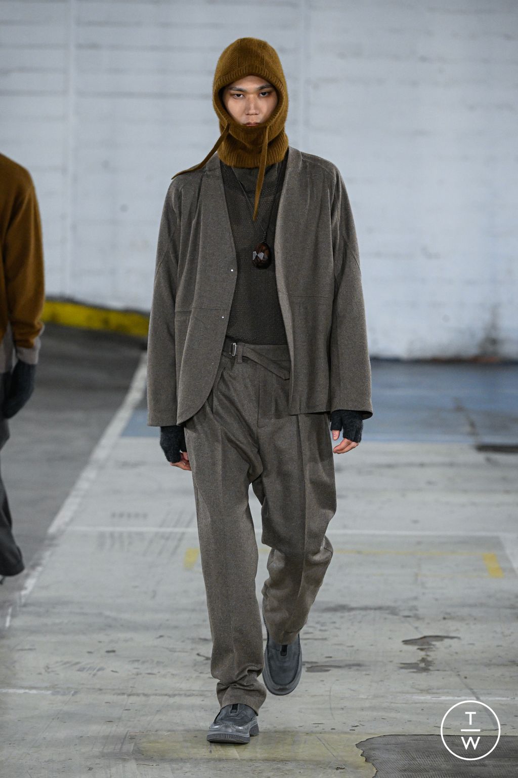Fashion Week Paris Fall/Winter 2026 look 15 de la collection White Mountaineering menswear