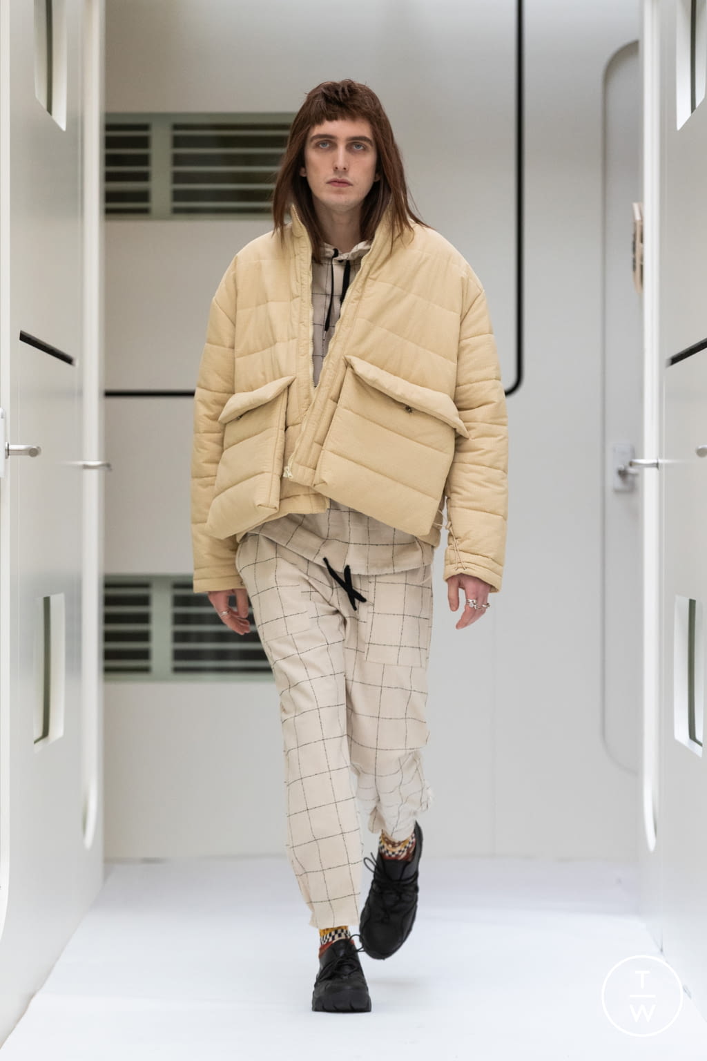 Fashion Week Paris Fall/Winter 2022 look 15 from the Henrik Vibskov collection menswear
