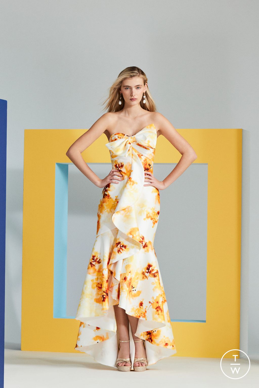 Fashion Week New York Pre-Fall 2023 look 15 from the Badgley Mischka collection 女装