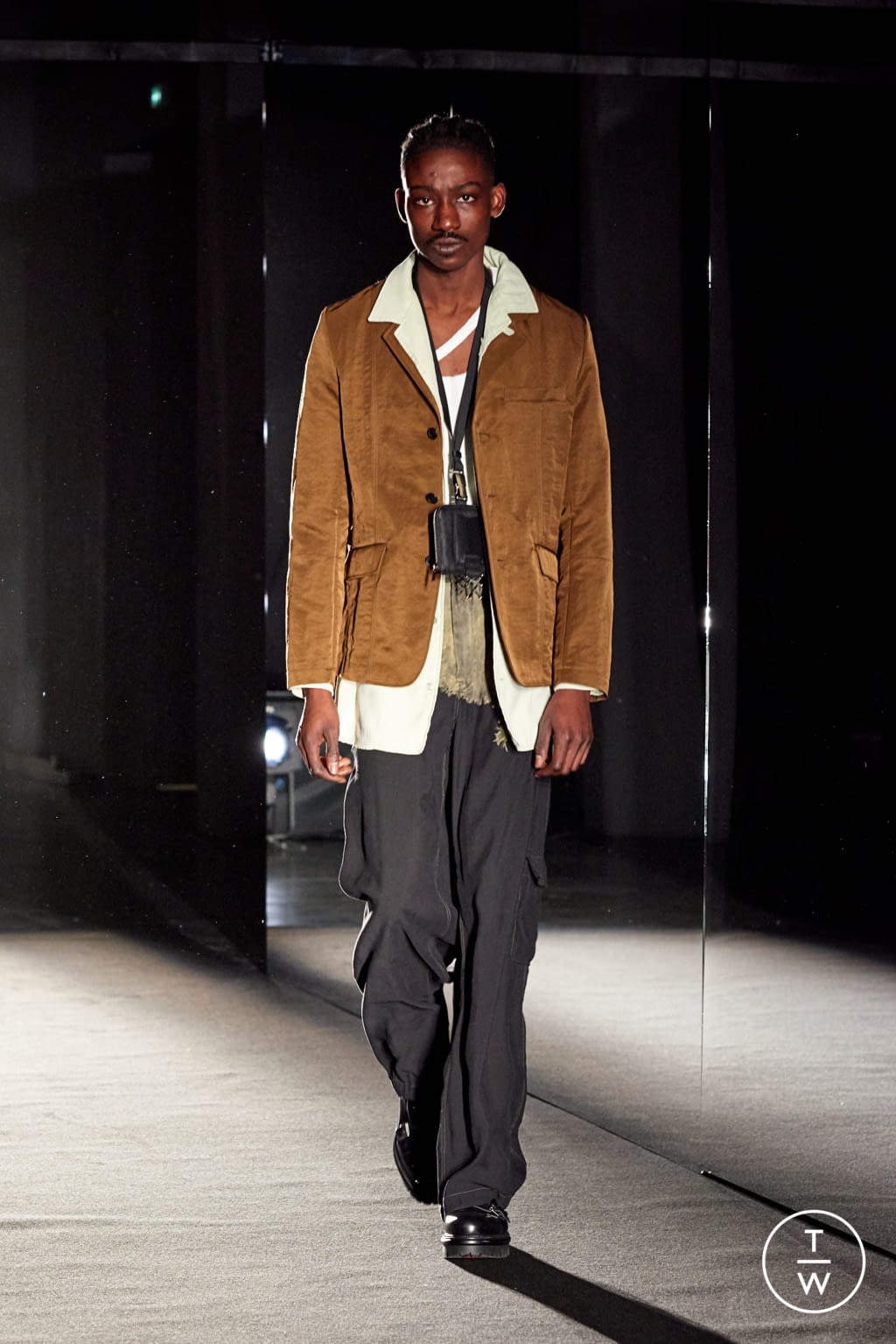 Fashion Week Paris Fall/Winter 2021 look 15 from the Louis Gabriel Nouchi collection 男装