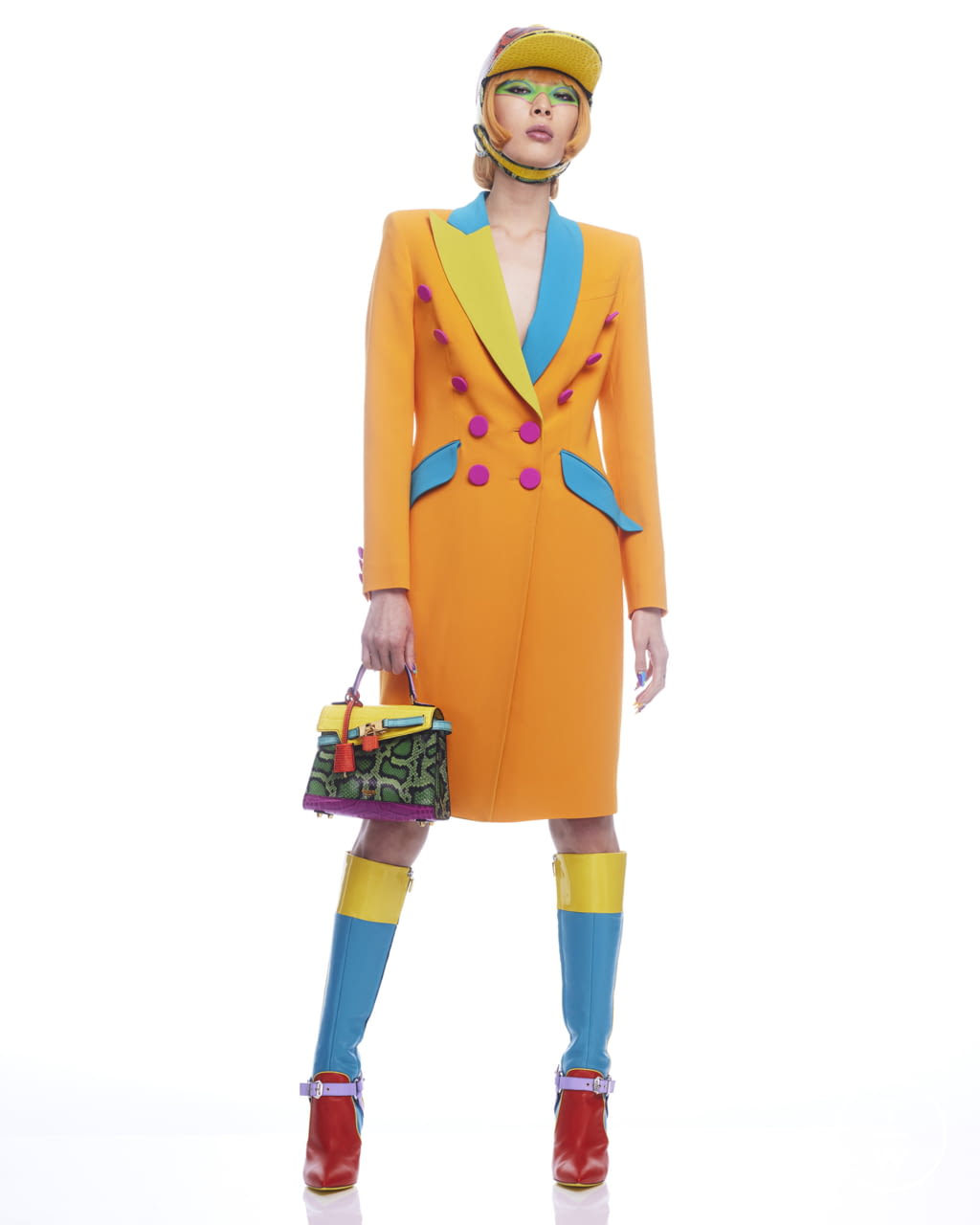 Fashion Week New York Pre-Fall 2022 look 15 from the Moschino collection 女装