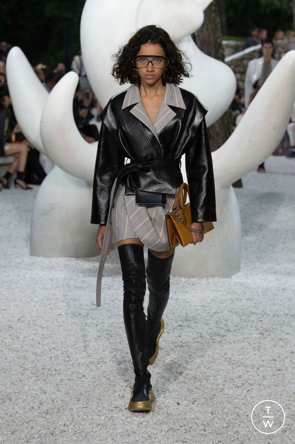 Fashion Week Paris Resort 2019 look 15 from the Louis Vuitton collection 女装