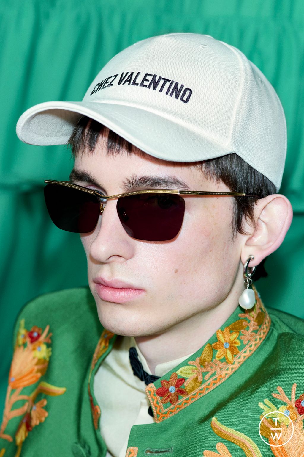 Fashion Week Paris Pre-Fall 2025 look 32 from the Valentino collection womenswear