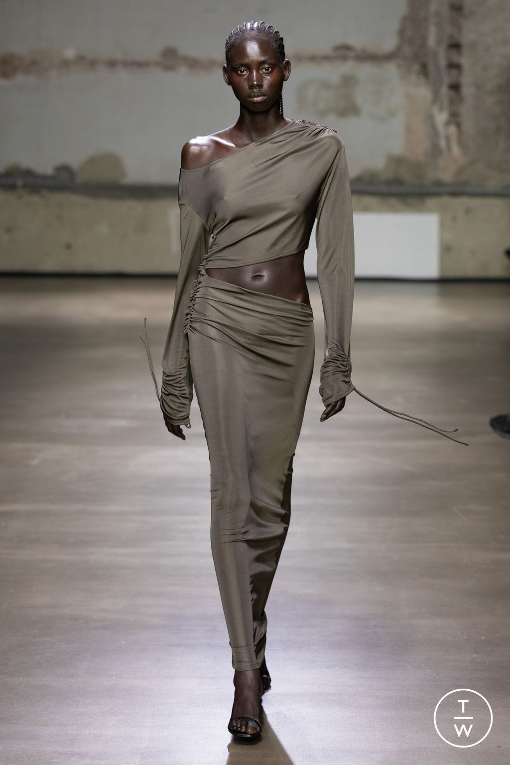 Fashion Week Paris Spring/Summer 2023 look 15 from the Atlein collection womenswear