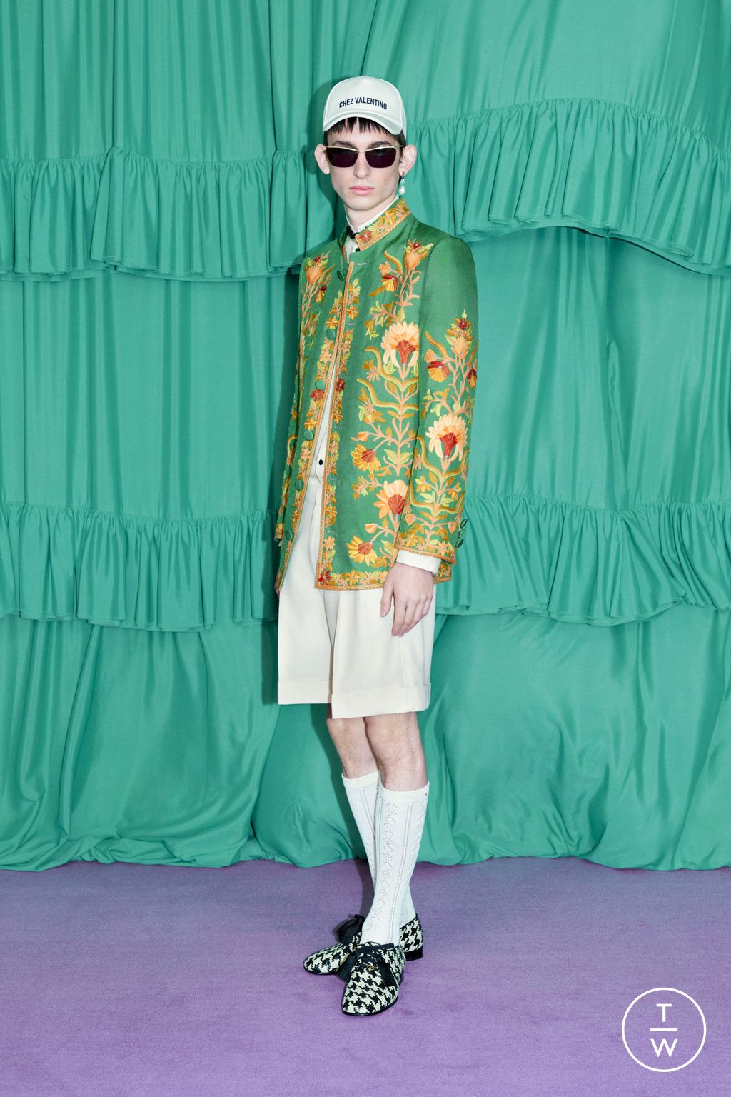 Fashion Week Paris Pre-Fall 2025 look 30 from the Valentino collection womenswear