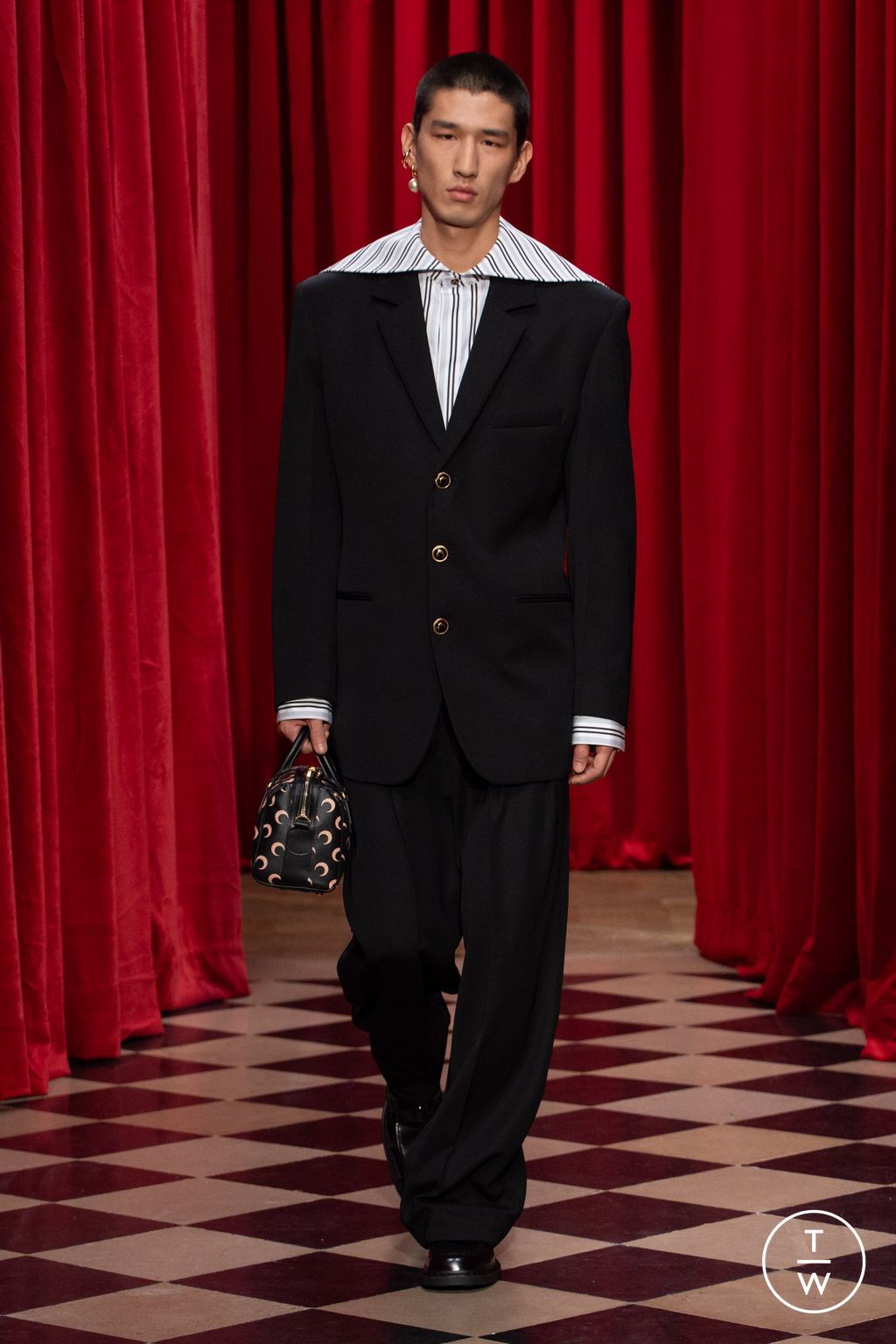 Fashion Week Paris Fall/Winter 2025 look 15 from the Marine Serre collection 女装