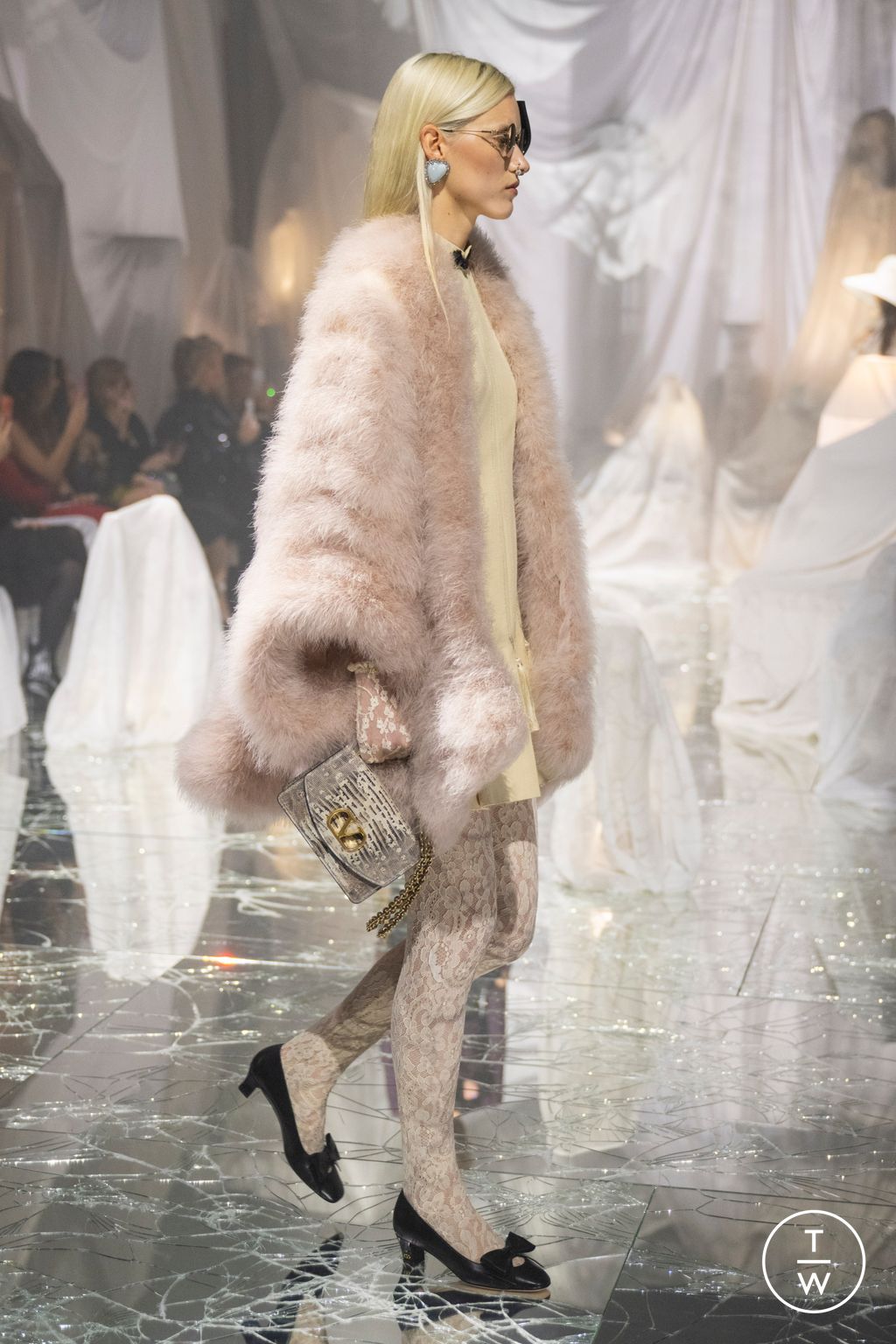 Fashion Week Paris Spring-Summer 2025 look 15 from the Valentino collection womenswear