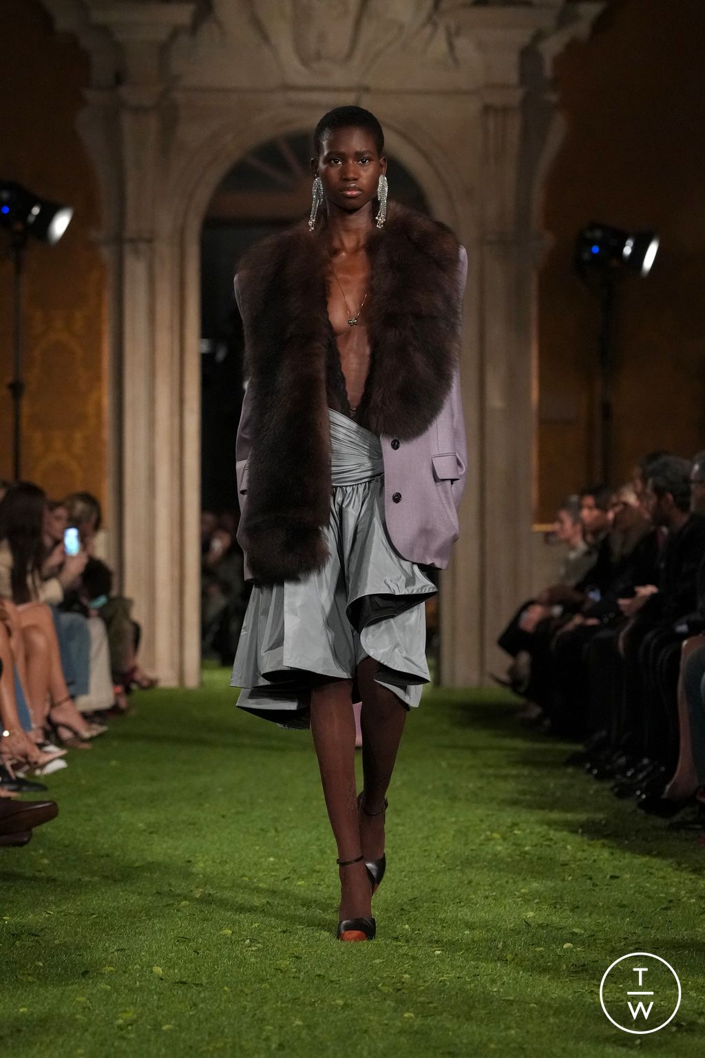 Fashion Week Paris Fall/Winter 2026 look 15 from the Valentino collection womenswear