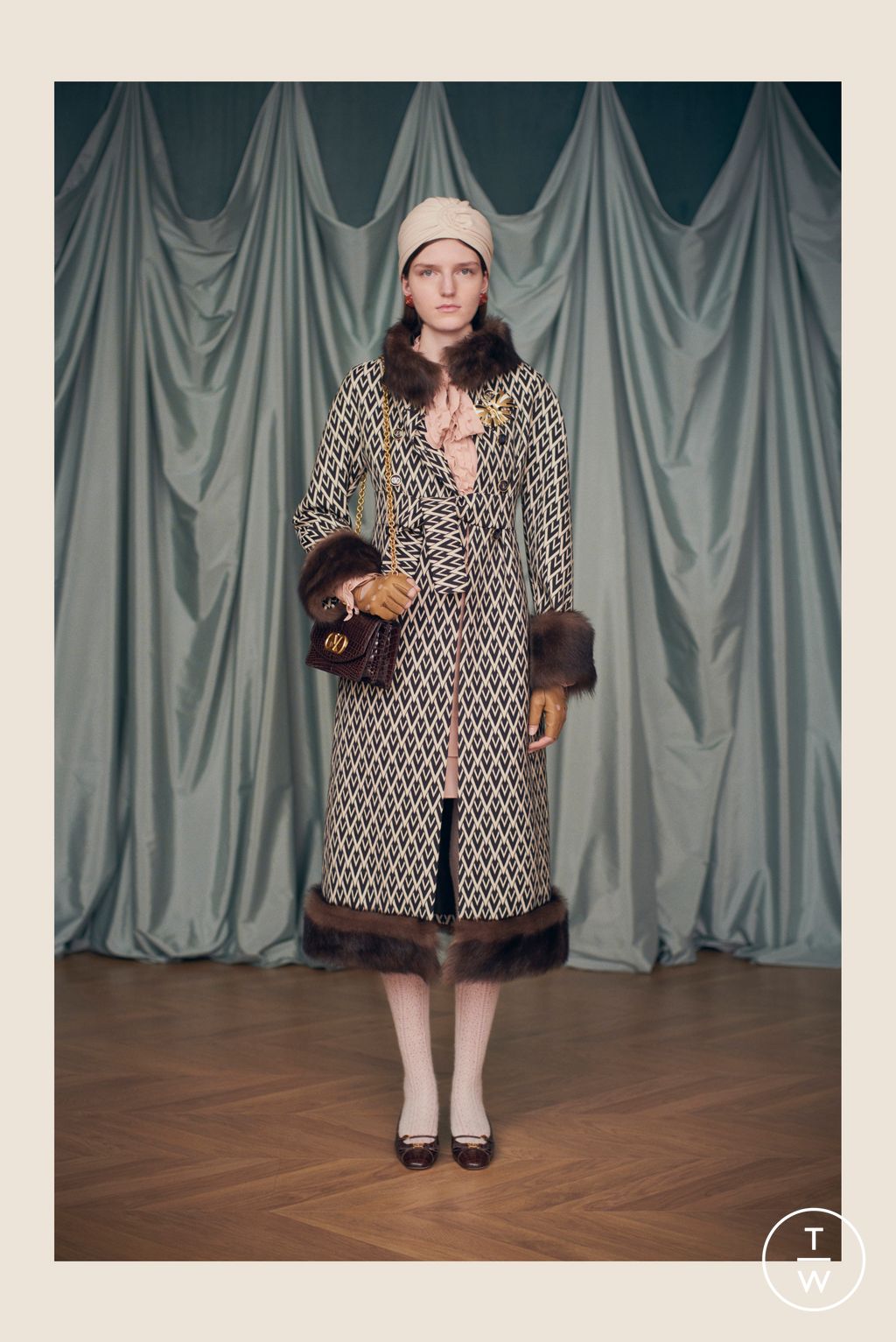 Fashion Week Paris Resort 2025 look 15 from the Valentino collection womenswear