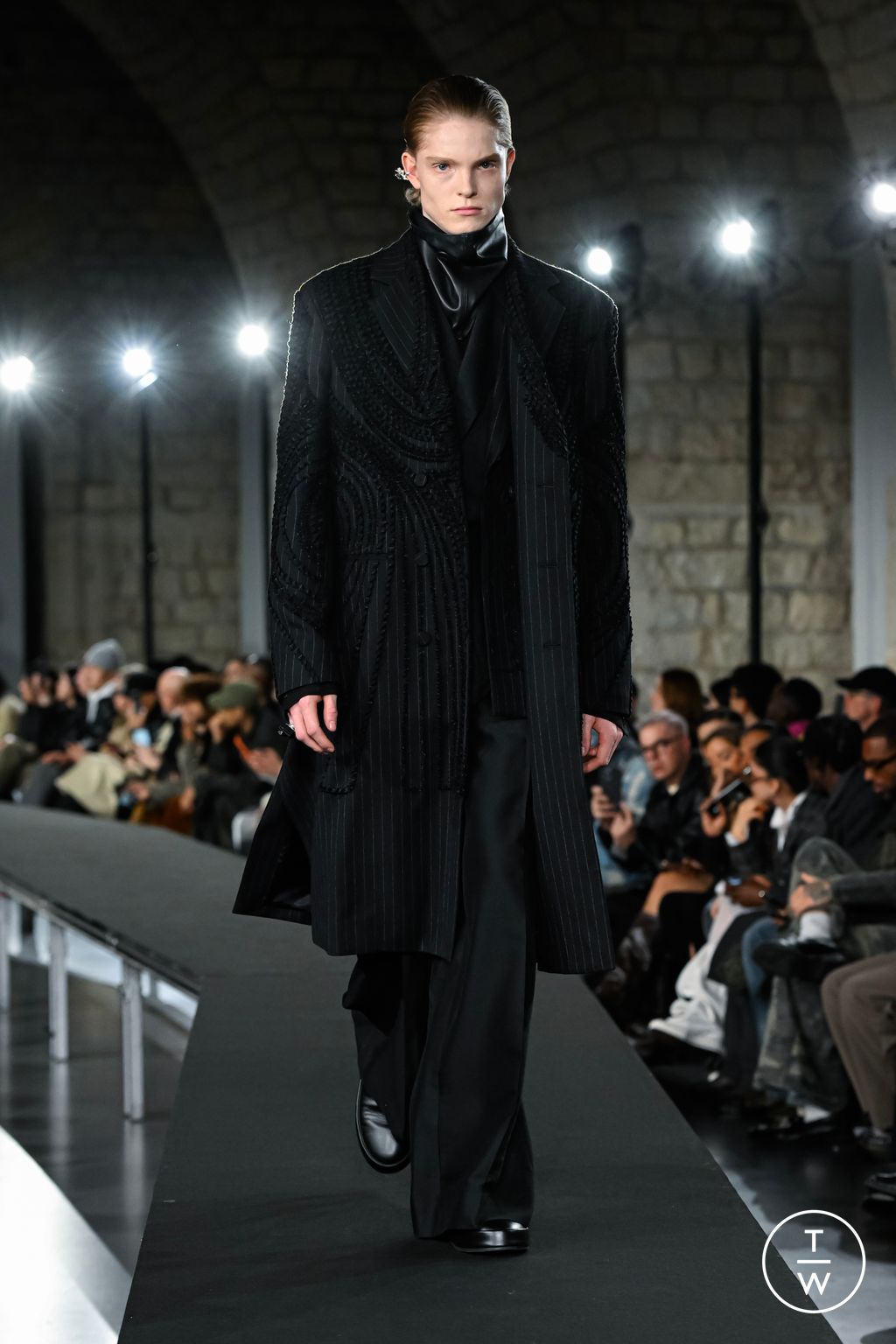 Fashion Week Paris Fall/Winter 2026 look 16 from the TAAKK collection menswear