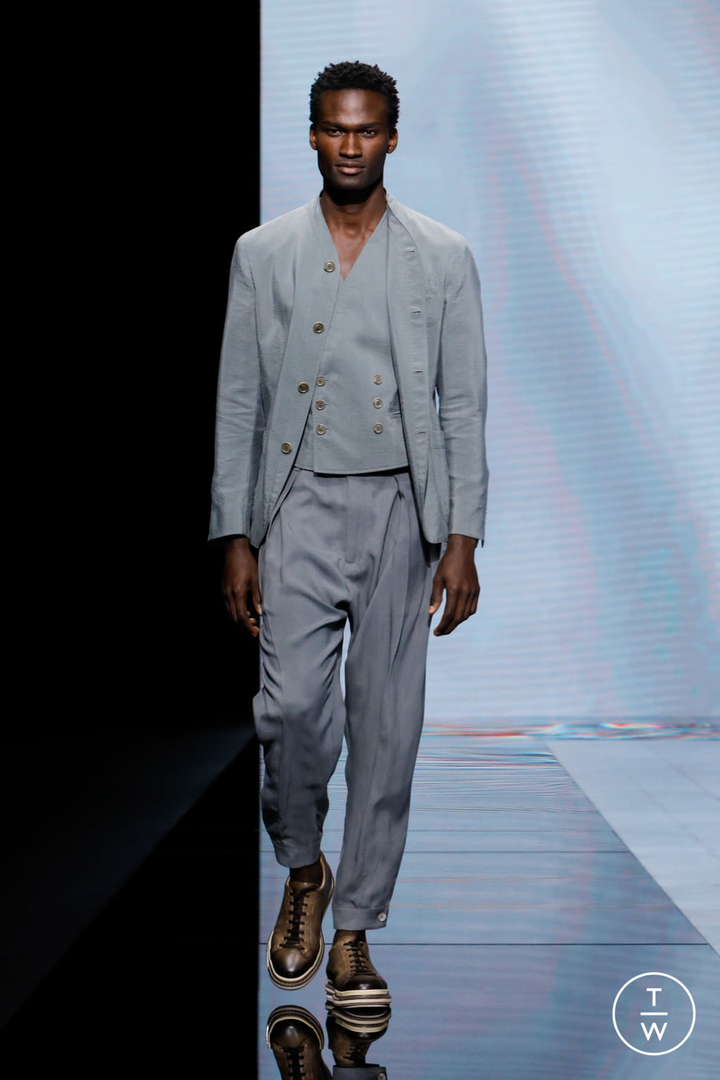 Fashion Week Milan Spring/Summer 2021 look 16 from the Giorgio Armani collection 女装