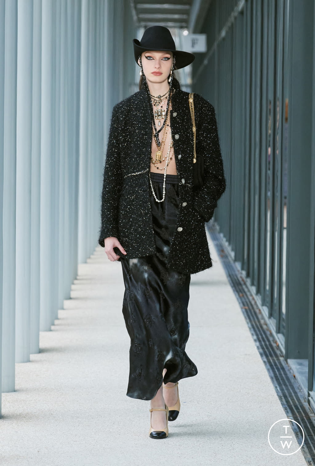 Fashion Week Paris Pre-Fall 2022 look 16 de la collection Chanel womenswear