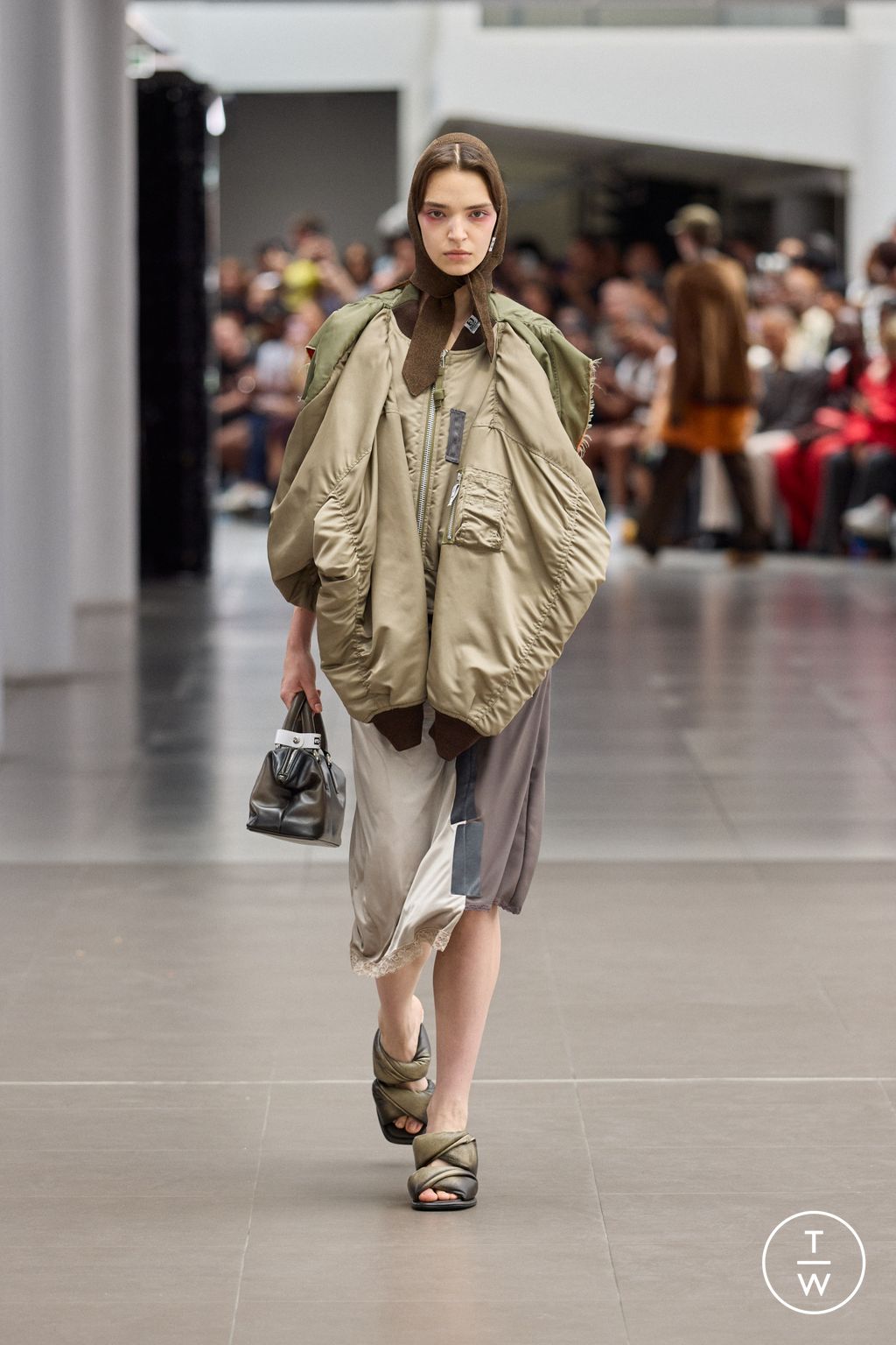 Fashion Week Paris Spring/Summer 2026 look 16 from the Maison Mihara Yasuhiro collection menswear