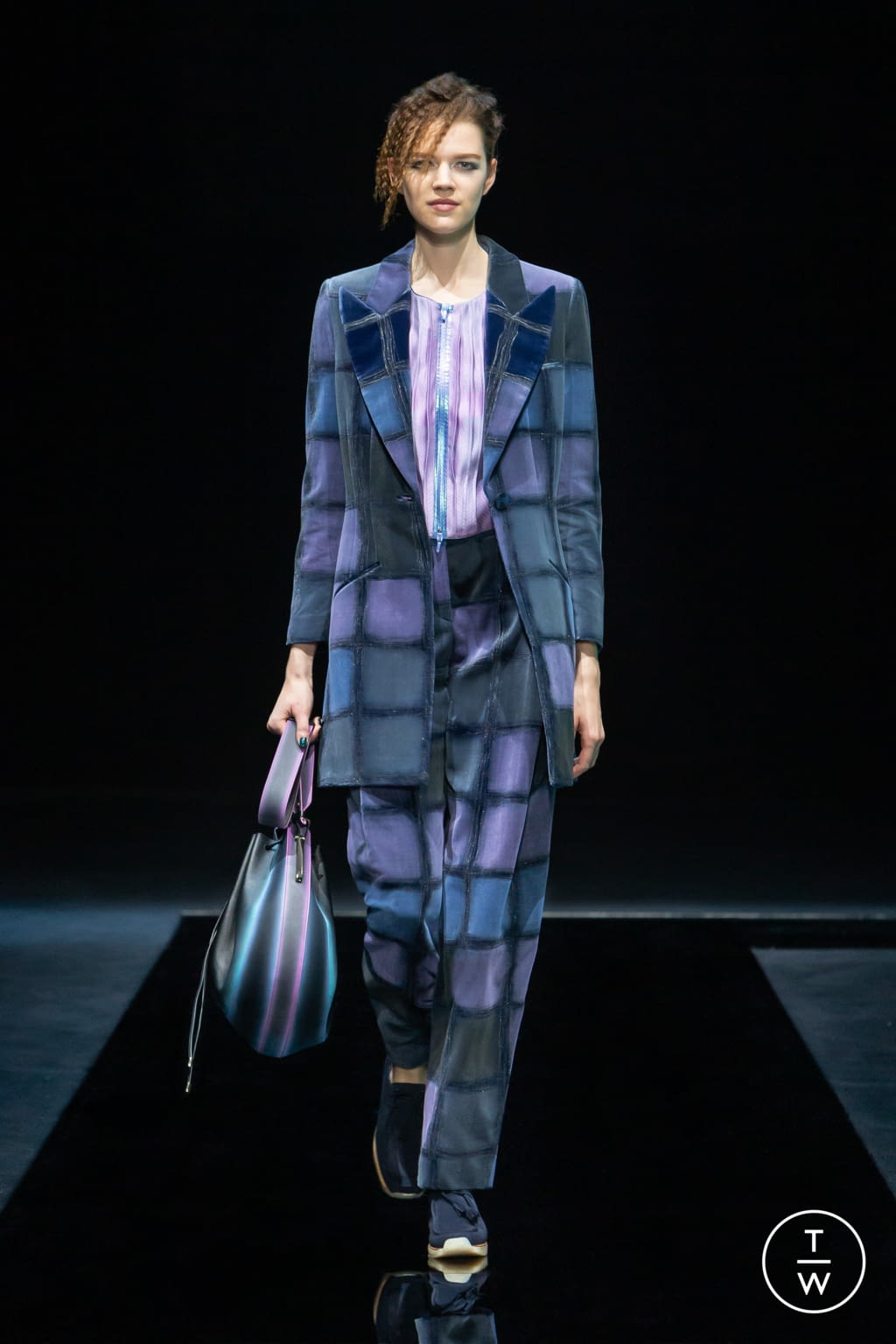 Fashion Week Milan Fall/Winter 2021 look 16 from the Giorgio Armani collection 女装