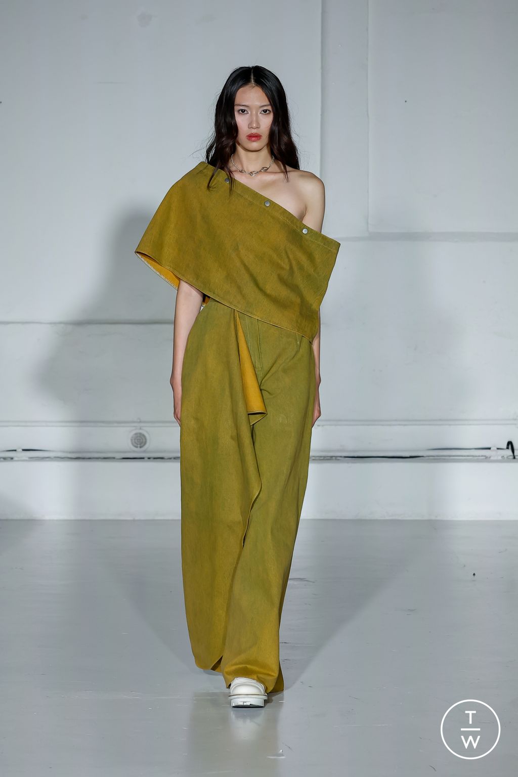 Fashion Week Paris Spring/Summer 2024 look 16 de la collection Mossi womenswear