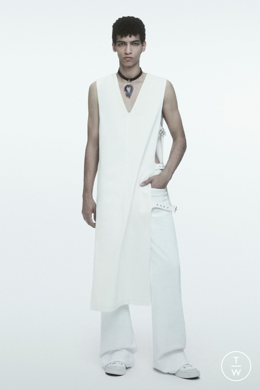 Fashion Week Paris Spring/Summer 2024 look 16 from the Courrèges collection 男装