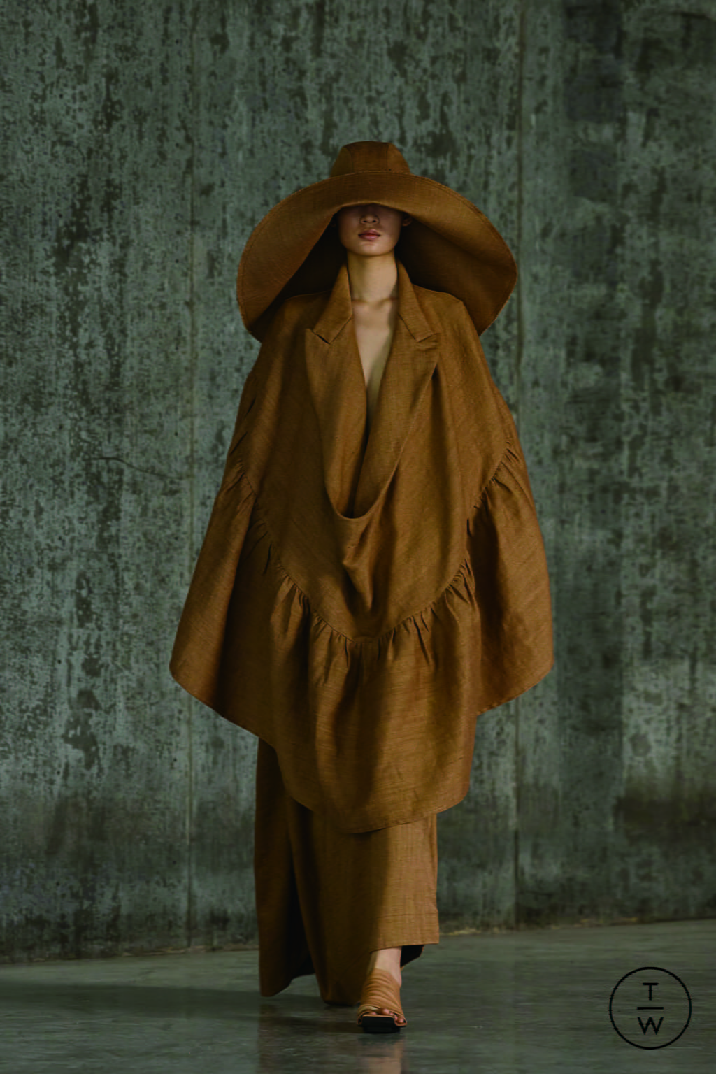 Fashion Week Paris Spring/Summer 2022 look 16 de la collection Uma Wang womenswear