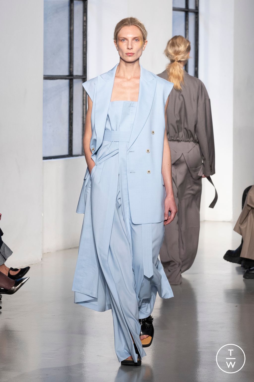 Fashion Week Paris Spring/Summer 2025 look 16 from the Ujoh collection womenswear