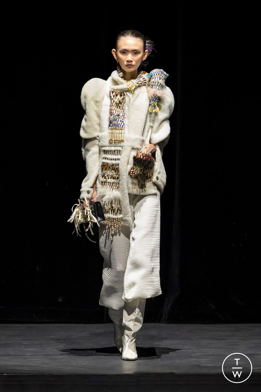 Fashion Week Paris Fall/Winter 2025 look 16 from the Ronald Van Der Kemp collection 高级定制