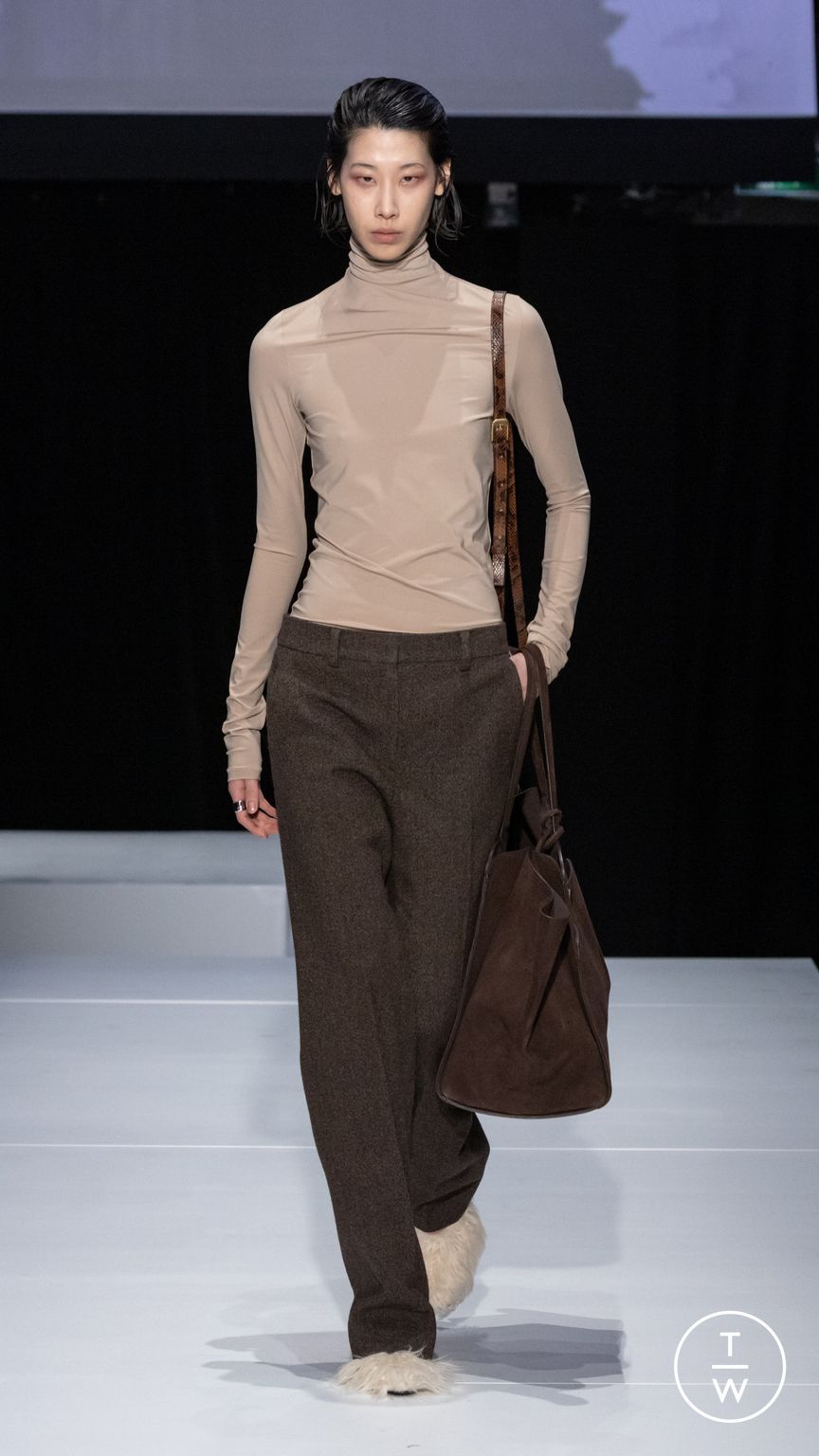 Fashion Week Paris Fall/Winter 2024 look 16 from the System collection menswear