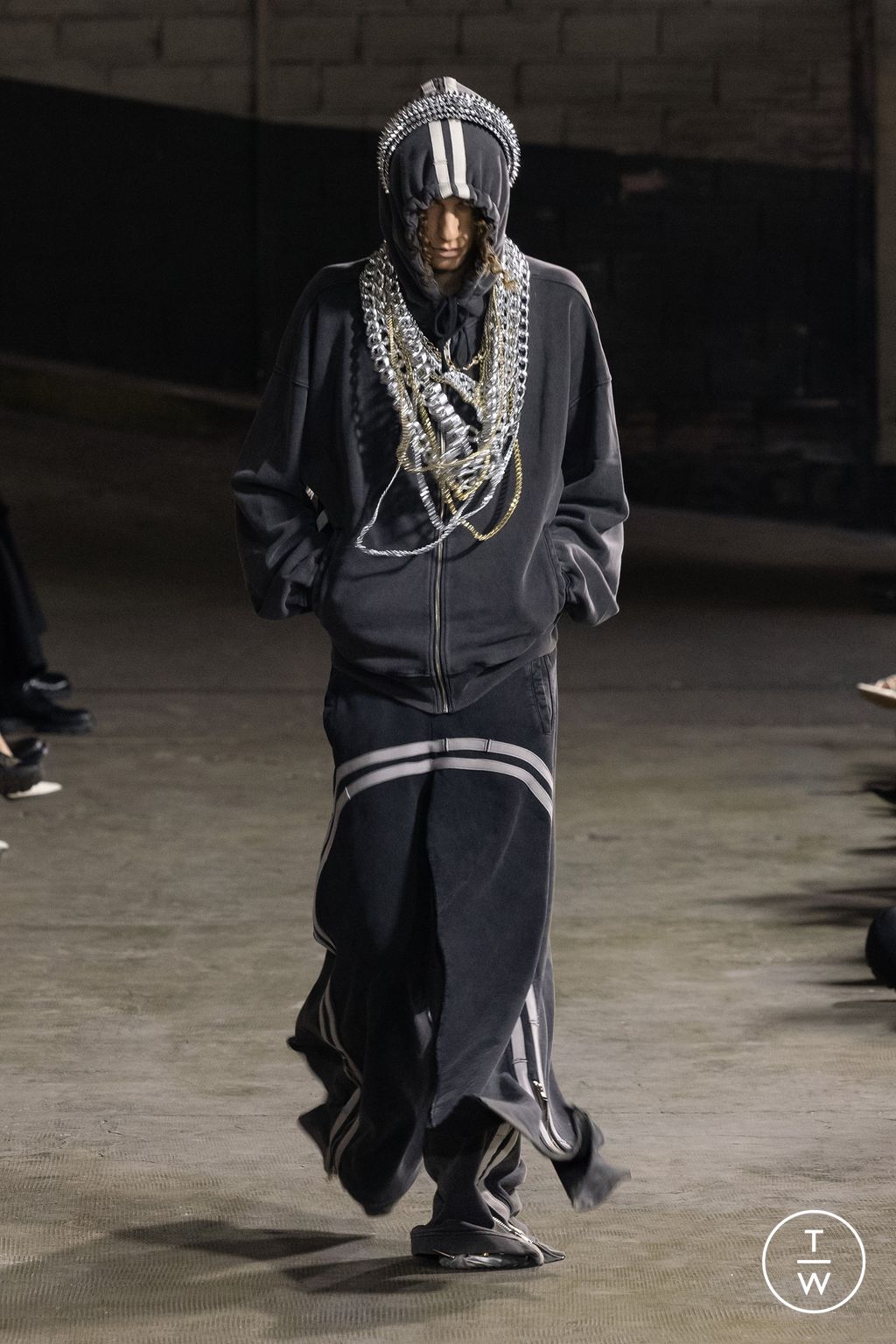 Fashion Week Paris Fall/Winter 2024 look 16 from the Racer collection 男装