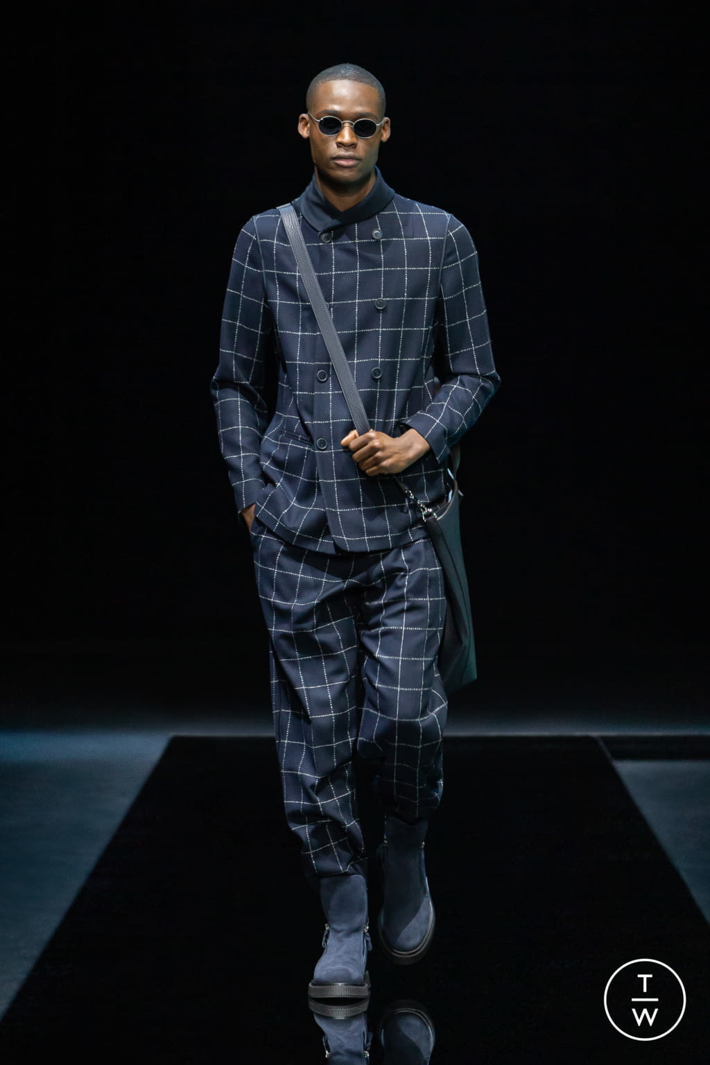 Fashion Week Milan Fall/Winter 2021 look 16 from the Giorgio Armani collection menswear