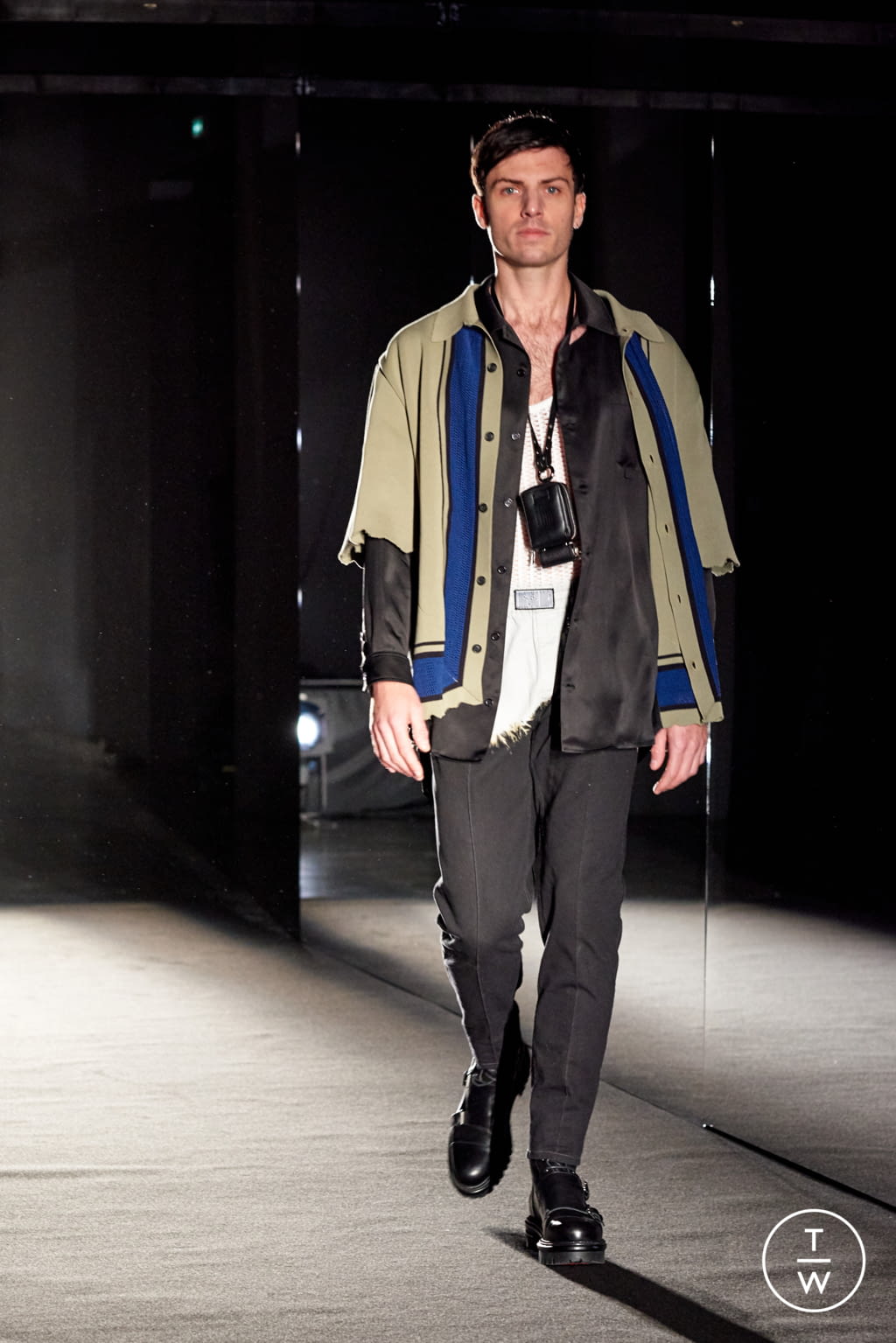 Fashion Week Paris Fall/Winter 2021 look 16 from the LGN Louis Gabriel Nouchi collection 男装